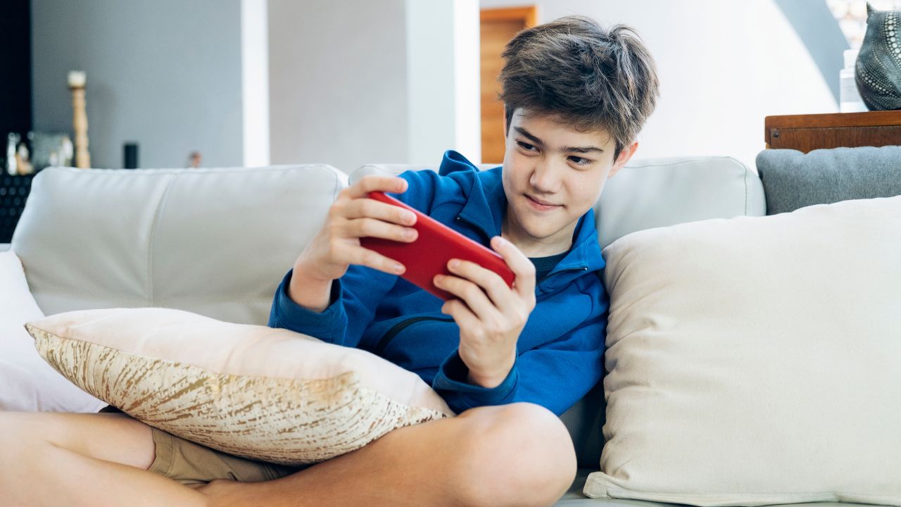 Bagaimana Cara Agar Mata Tidak Cepat Lelah Saat Main Game