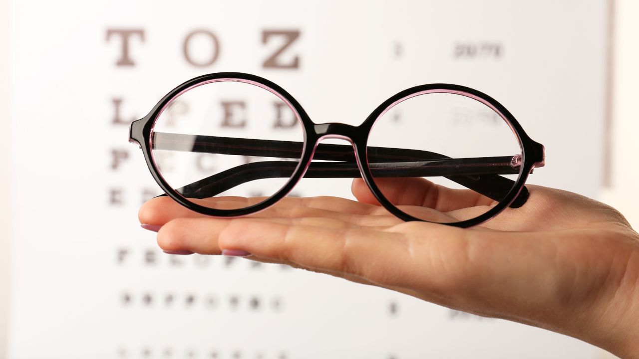 Langkah Membersihkan Kacamata Minus