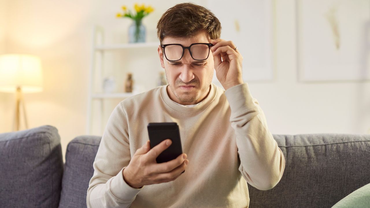 Terlalu Sering Menatap Layar HP