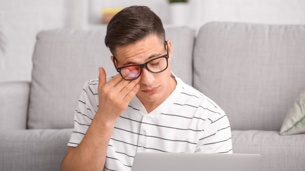 Kebiasaan Mengucek Mata