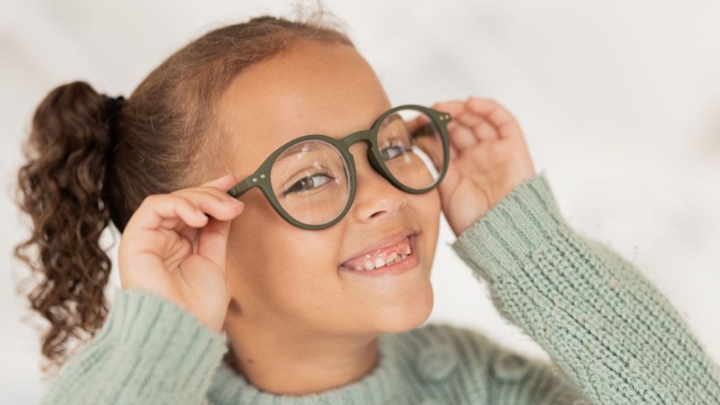 Penyebab Mata Minus Anak Bertambah