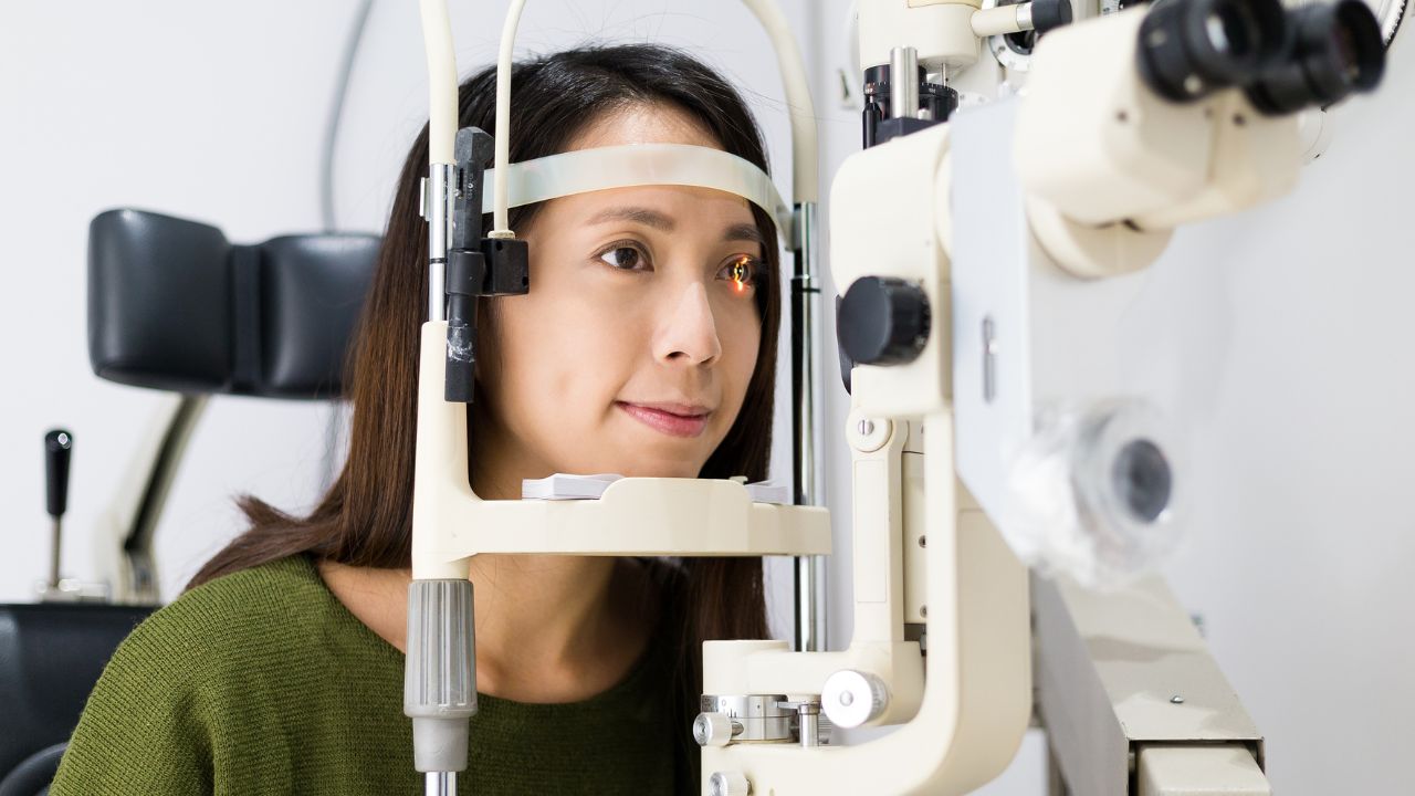 Apakah Periksa Mata di Bulan Puasa Lebih Akurat