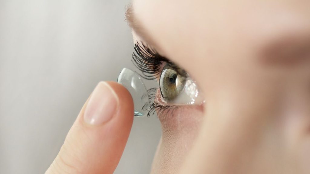 Merawat Mata Ketika Menggunakan Softlens Merawat Mata Ketika Menggunakan Softlens