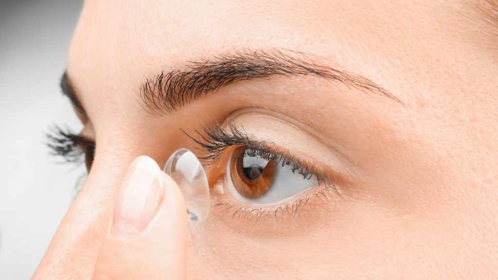 Tips Mencegah Iritasi Mata Saat Puasa