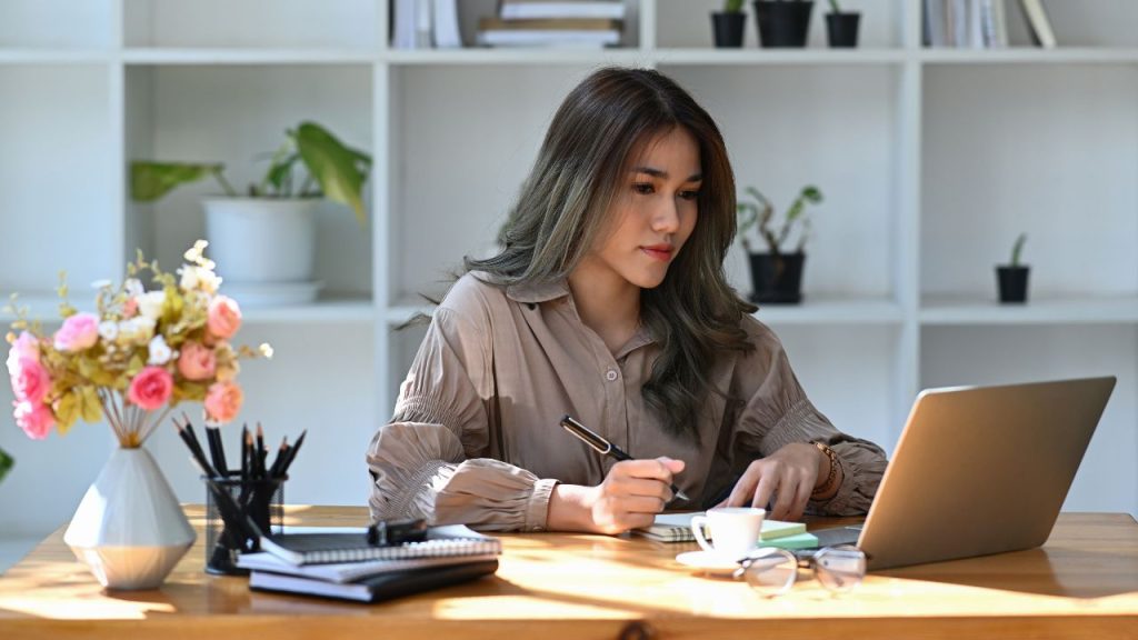 Rutinitas Harian Menjaga Mata untuk Profesional Sibuk