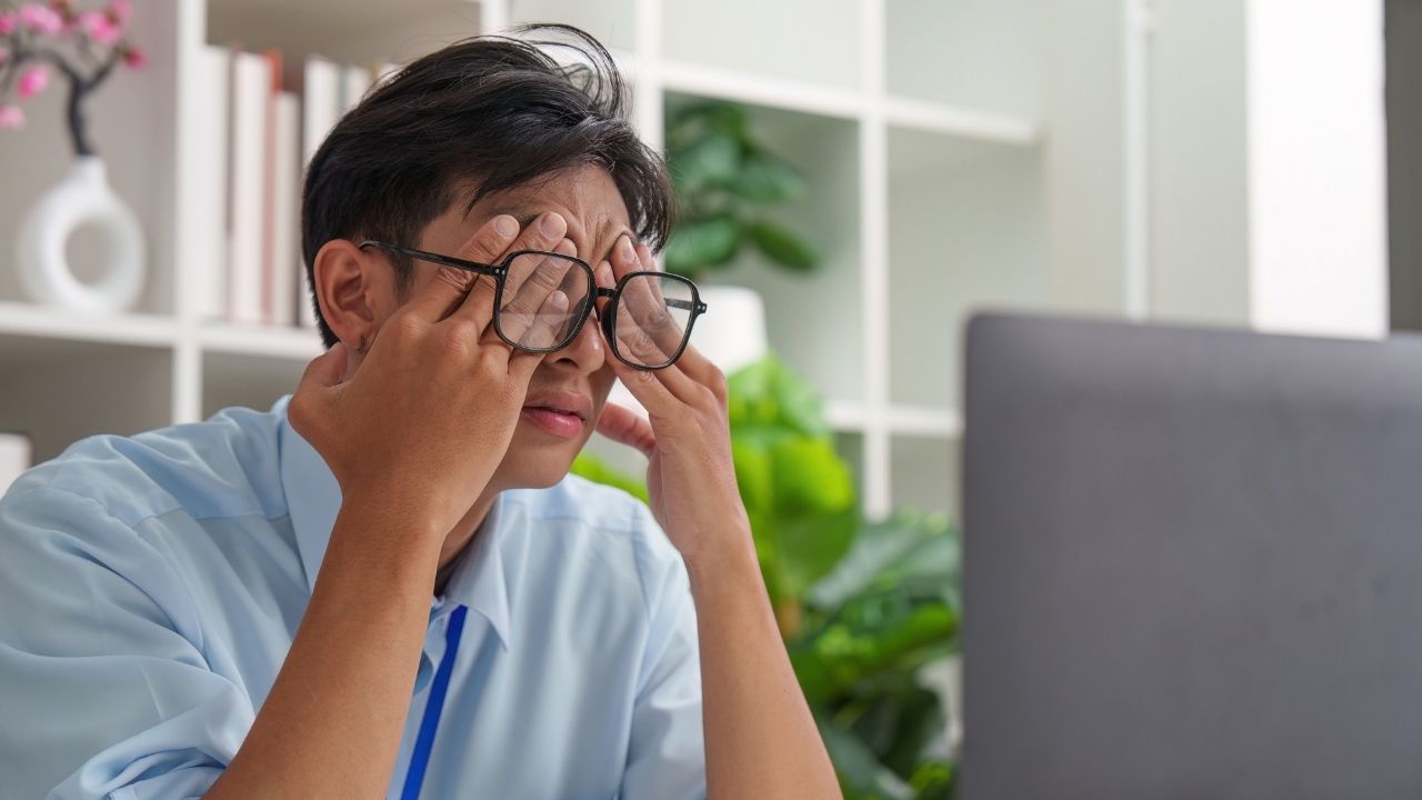 Mata Lelah Akibat Penggunaan Monitor