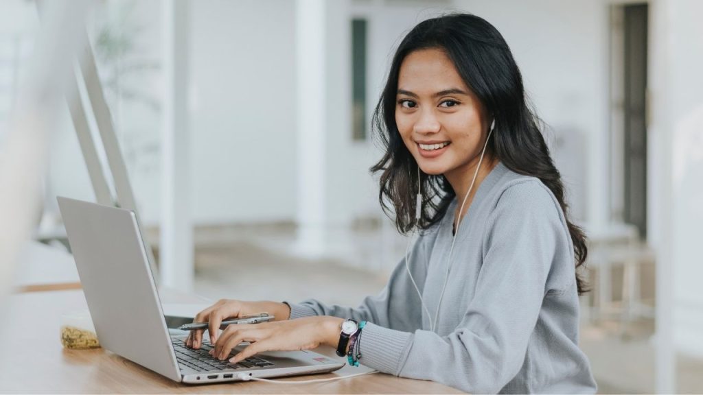 Pengaturan Monitor yang Disarankan Pengaturan Monitor yang Disarankan